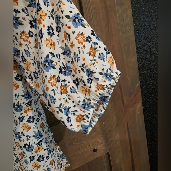 Mario Serrani V-neck 3/4 Sleeve Tunic Size Medium - Picture 2 of 6